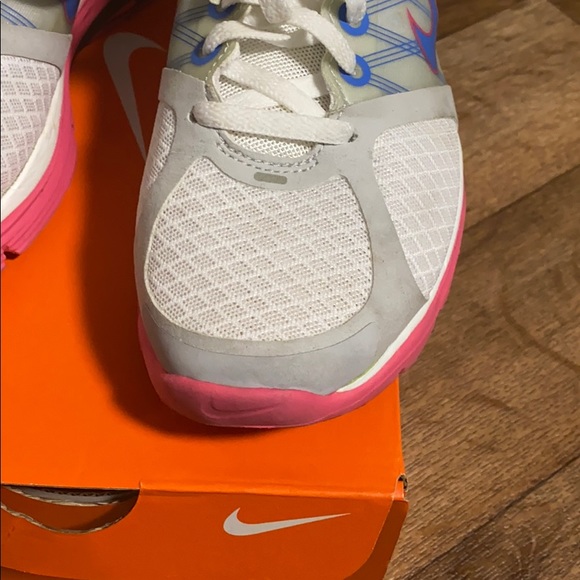 Nike - Picture 4 of 5